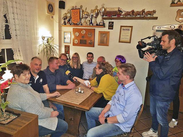 Sorgen mit ihrer Aktion für mediale Aufmerksamkeit: Ein Kamerateam von RTL Nord besuchte die Kneipenretter dieses Jahr im Februar