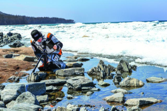 Bei seiner zweiten Leidenschaft im Baikal: dem Fotografieren und Filmen | Foto: Privat