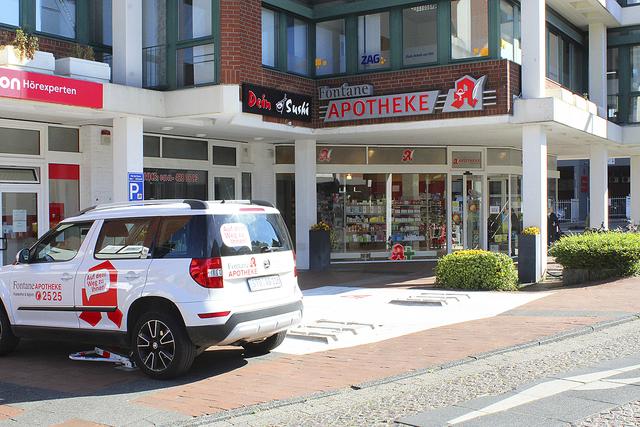 Die beiden Schnellparkplätze vor der Apotheke