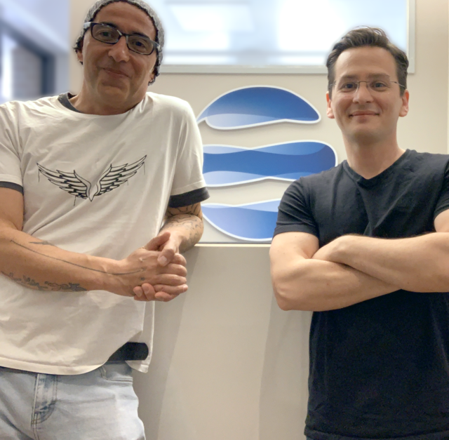 Dr. Emre Esmer (re.) und der Künstler Ayhan Keser haben das Video produziert