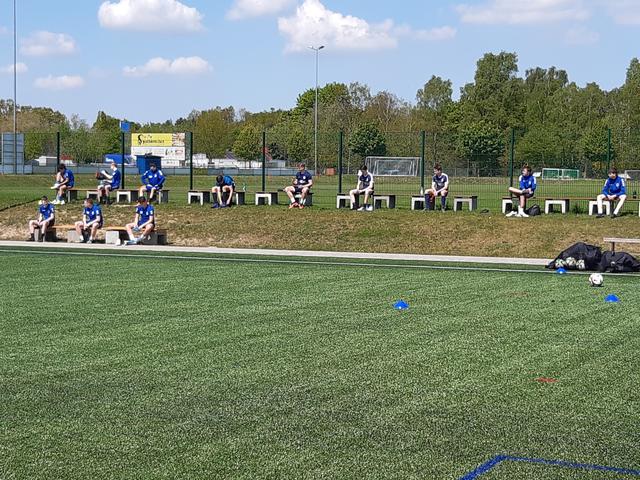 Abstandhalten gilt auch bei der Vorbereitung zum Training