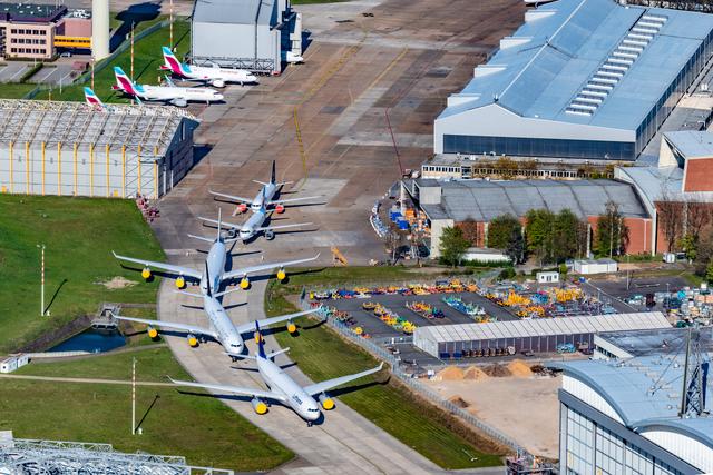 Flugzeuge in der Warteschlange | Foto: Martin Elsen / nord-luftbilder.de