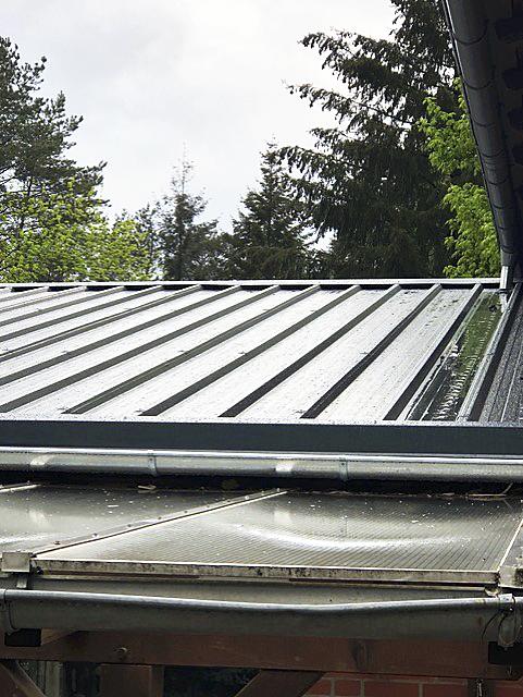 Das neue Dach hat dem ersten Regenschauer getrotzt | Foto: Verein