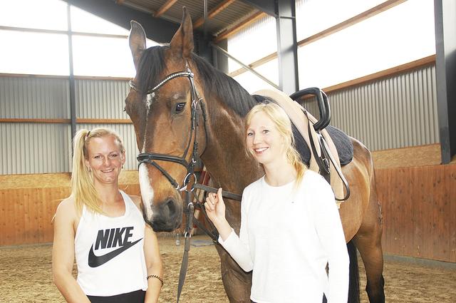 Die beiden Trainerinnen Magdalena Holysz (li.) und Karina Klintworth haben früher im Fredenbecker S-Team voltigiert