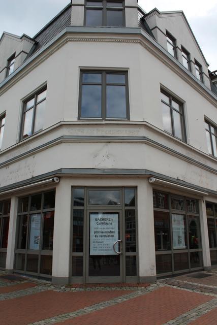 ... ist an der Filiale am Pferdemarkt alles abgebaut. Dort wird bereits ein Mieter gesucht