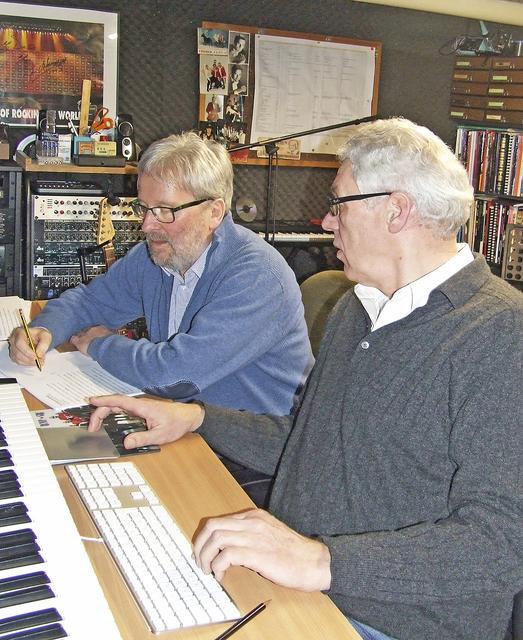 Im Studio: Regisseur Rainer Schobeß (li.) und Tontechniker Dieter Hamann | Foto: Ilka Göbel