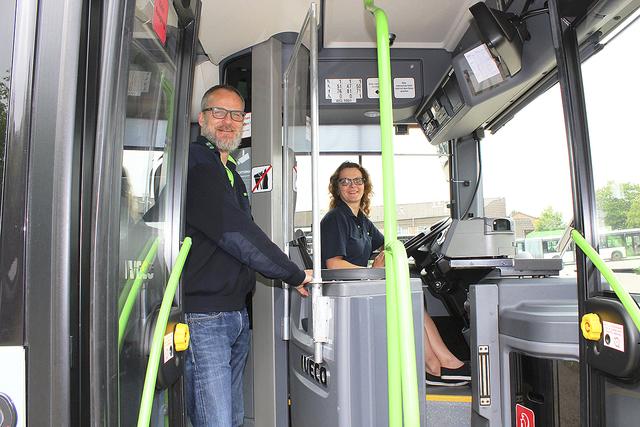 Die KVG rüstet derzeit ihre Busse im Fahrerbereich mit Trennscheiben aus | Foto: sb
