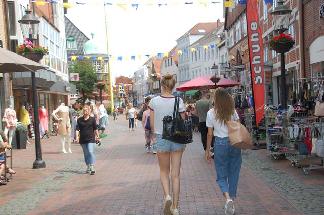 Die Buxtehuder Innenstadt lädt mit kleinen individuellen Geschäften zum Shoppingbummel ein | Foto: sla