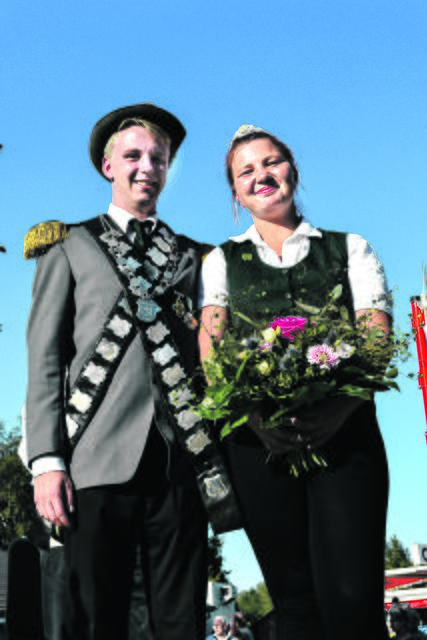 Schützen- und Jubiläumskönig Kevin Krieg mit seiner Partnerin Laura Schneider beim Fest zum Vereinsjubiläum | Foto: bim