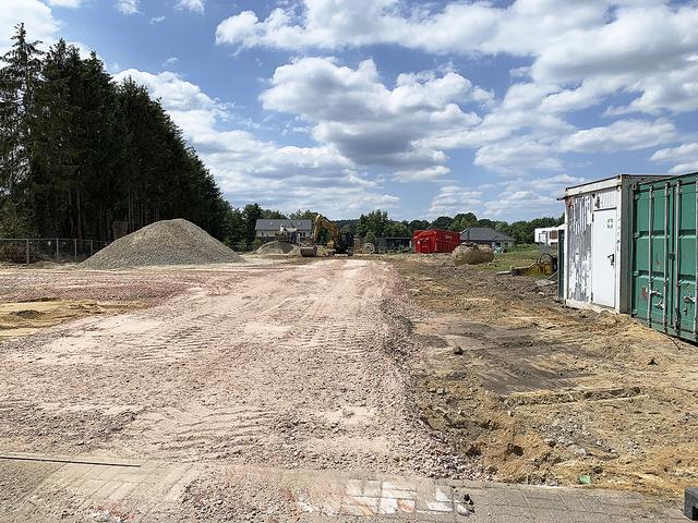 Vom Autohaus ist nur ein Sandberg geblieben