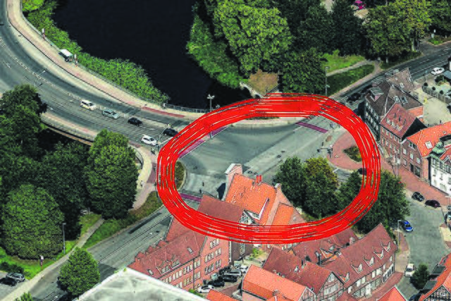 Wo derzeit noch Ampeln den Verkehr auf neun Fahrspuren regeln, rollen die Fahrzeuge bald durch den Kreisverkehr