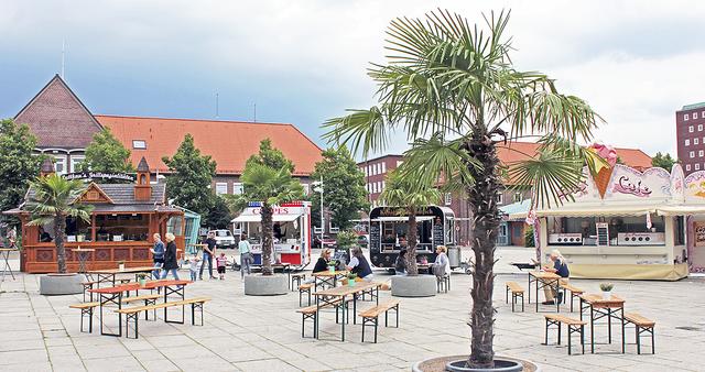 Hier gibt es Pommes unter Palmen