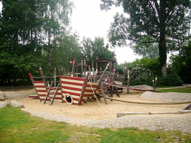 Das Spielschiff auf dem Luhespielplatz ist marode und wird in Kürze entfernt   Foto: Stadt Winsen