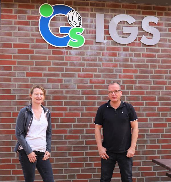 Klassenlehrer Dr. Christian Langer und Lehrerkollegin Jennie Stolze | Foto: cc