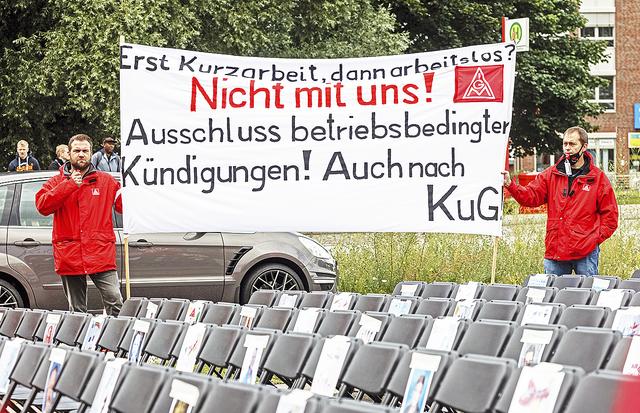 In Finkenwerder machten die Airbus-Mitarbeiter ihrem Ärger Luft | Foto: IG Metall