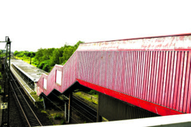 Die Deutsche Bahn plant, die Bahnstation Meckelfeld zu modernisieren, 200 Meter gleisaufwärts zu verlegen