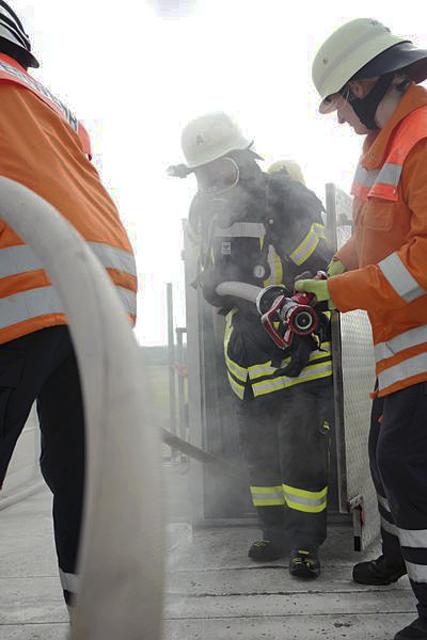 In der Brandgewöhnungs-anlage können Atemschutzgeräteträger unter realen Bedingungen trainieren | Foto: Meyer / Feuerwehr Appel
