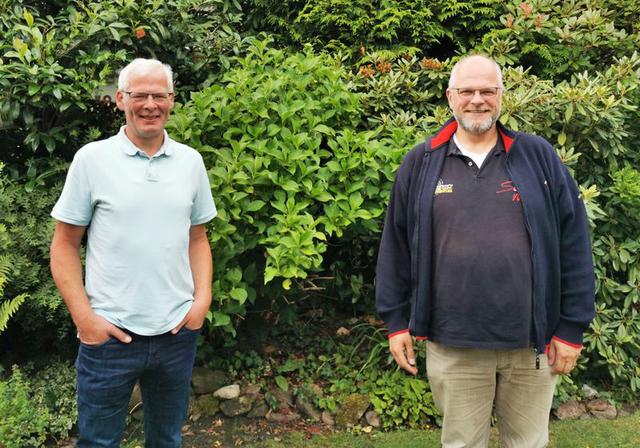 Gesungen wird unter der Leitung des Chorvorsitzenden Andreas Beckdorf (li.) und des Dirigenten Michael Bunge