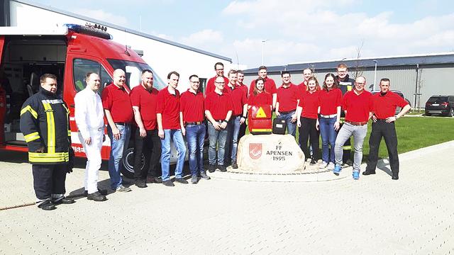 Seit Juni 2019 gibt es die Notfallgruppe "AED" bei der Ortswehr Apensen zur Unterstützung des
Rettungsdienstes. Die Aufnahme entstand vor der Corona-Zeit