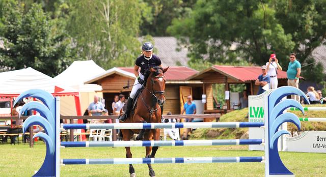 Marit Gieseke (RFV Estetal) wurde mit "Mio Magico" Zweite in der Stilspringprüfung der Klasse L | Foto: cc