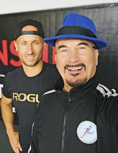 Eingespieltes Team: Ausnahmeathlet Alexander Vogt (li.) und sein Coach Joe Alexander   | Foto: Vogt