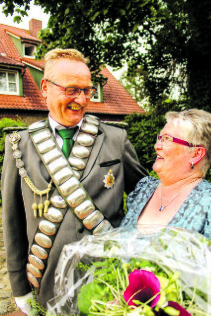 König Rüdiger Albers mit Gattin Magreta sind noch ein weiteres Jahr im Amt | Foto: mum/Ines Westphalen