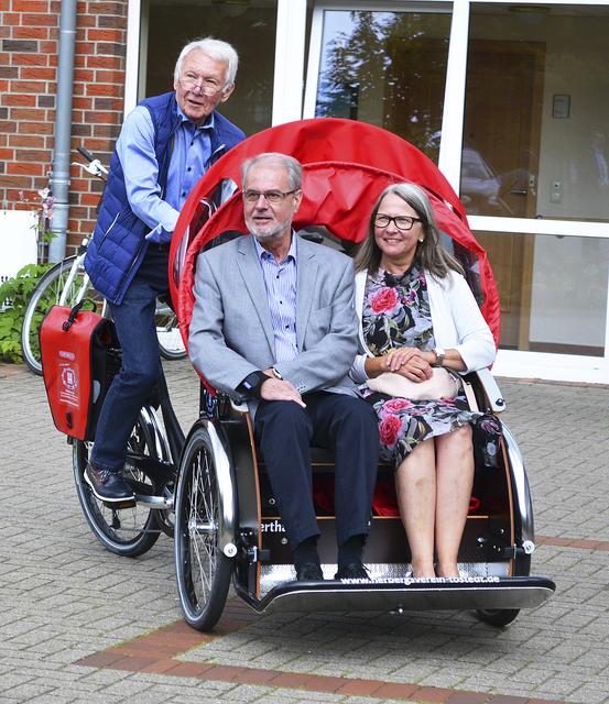 Die Sponsoren durften schon mal Probe fahren | Foto: bim