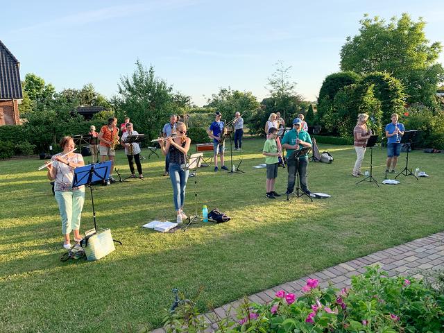 Mittlerweile dürfen die Musiker schon wieder im Freien proben Fotos: Woody's Sound