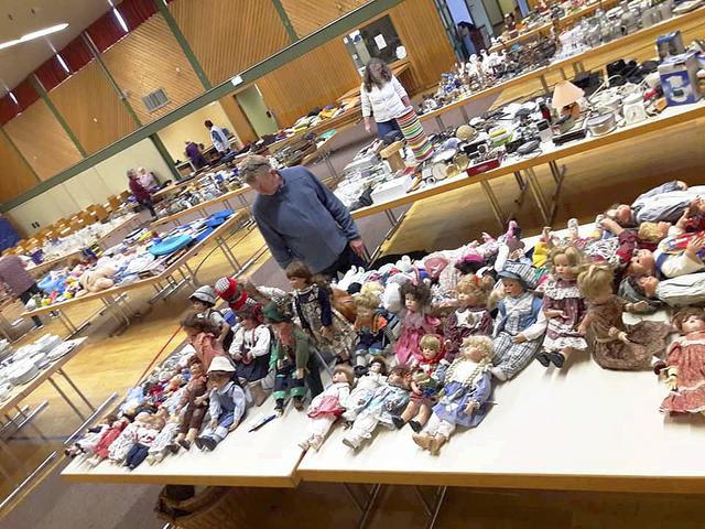 Buntes Sortiment beim großen Flohmarktverkauf | Foto: ig