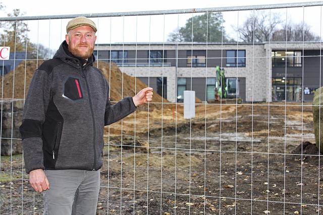 2019 haben Steffen Heuer, Vorsitzender des Fördervereins, und der Vorstand das Beste aus der Situation gemacht und die Budenmeile neben der Vorplatz-Baustelle aufgebaut. Jetzt musste der Weihnachtsmarkt komplett abgesagt werden