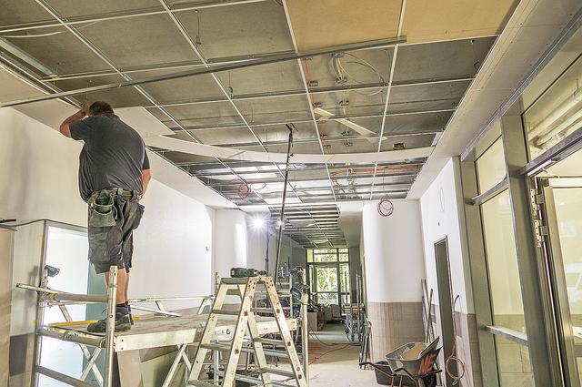 Auch innen werden die letzten Arbeiten erledigt