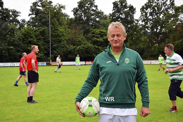 Ü48-Trainer Walter Radomski ist nebenbei noch Fußball-Obmann, Kassenwart und "Krankenschwester"