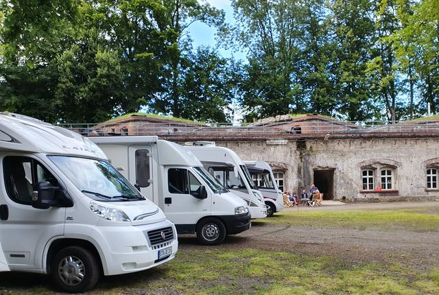 Übernachten im Festungsambiente: Wohnmobile im Fort Grauerort