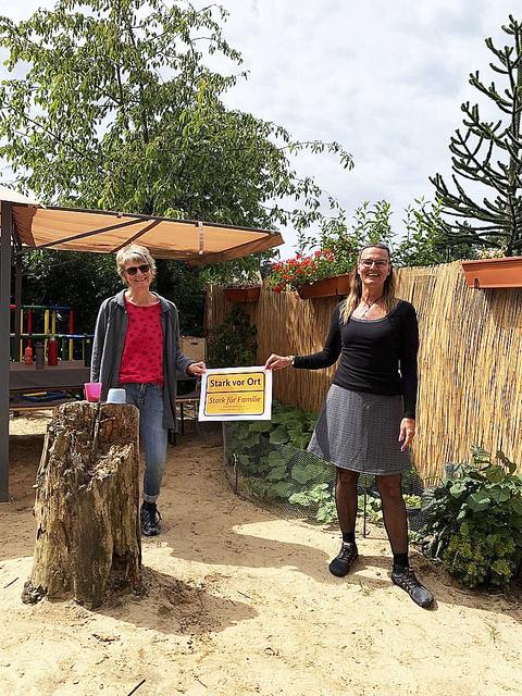 Klein-Kita-Leiterin Brigitta Wagner (re.) und Kollegin Britta Schmeckpeper
Fotos: Gemeinde Neu Wulmstorf                        