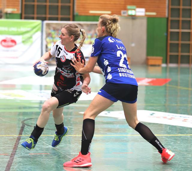 Kim Berndt (li.) von den Luchsen kann sich durchsetzen | Foto: cc