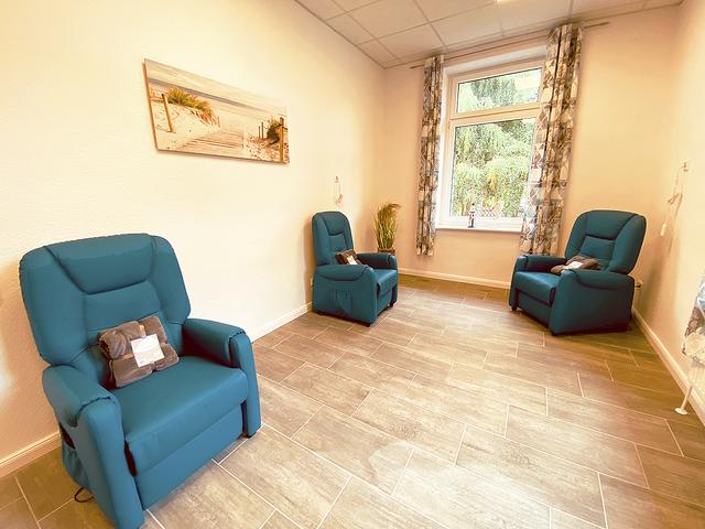 Für eine kleine Auszeit stehen gemütliche Relaxsessel bereit | Foto: Tagespflege Hechthausen