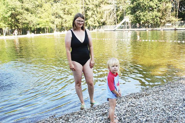 Vivian Gottsleben besucht mit Tochter Lilli gern das Sauensieker Naturbad | Foto: sla