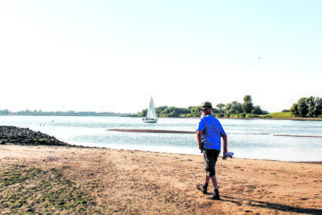 Ein faszinierender Anblick bot sich diese Woche an der Elbe in Stelle-Wuhlenburg: Die Ebbe hat Teile des Flusses trocken- und eine Wüstenlandschaft offengelegt, die Sandbänke reichten bis zur Fahrrinne | Foto: as
