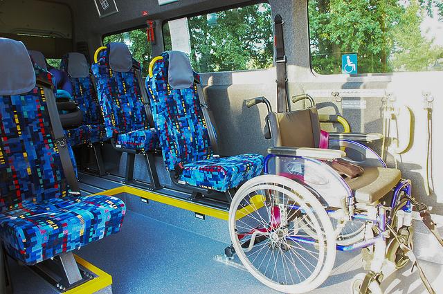 Acht Sitze, Kindersitze und Rollstuhlplatz bieten den Fahrgästen bequeme Mobilität