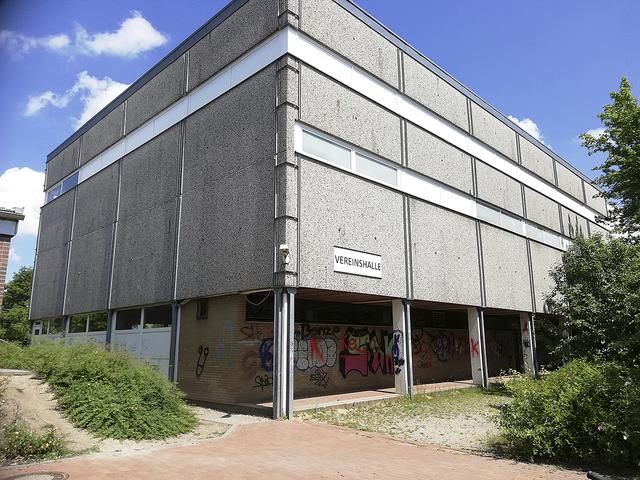 Waschbeton-Optik: So sah die Turnhalle vor dem Abriss aus