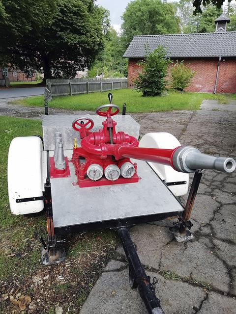 Der Schaum-Wasserwerfer-Anhänger