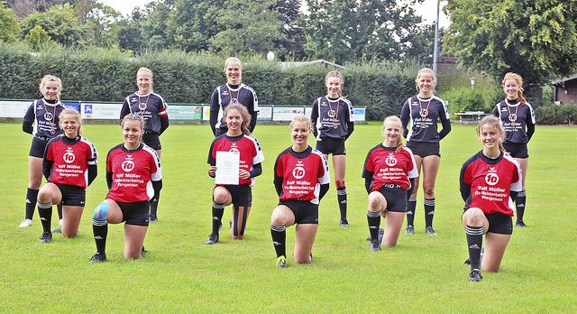 Die Wangerser U18-Mädchen erhielten die Silbermedaille bei den Faustball-Landesmeisterschaften