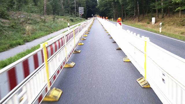 Zu schmal für Radfahrer und Fußgänger? Der Radweg zwischen Ovelgönne und Neu Wulmstorf | Foto: Steinfeld