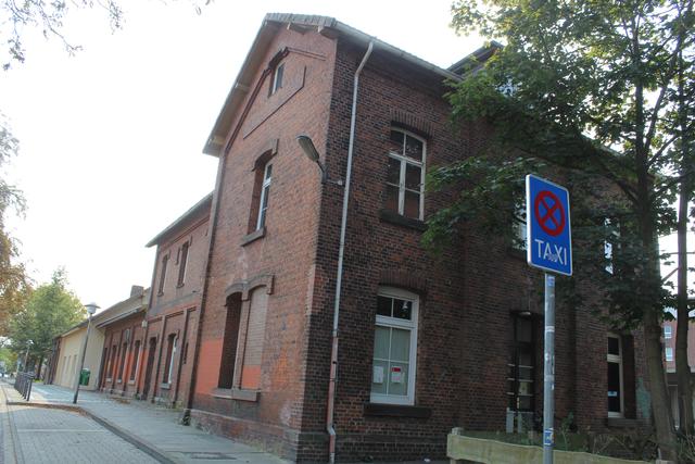 Ob der Bahnhof komplett oder nur der Flachdachteil abgerissen wird, ist noch nicht klar