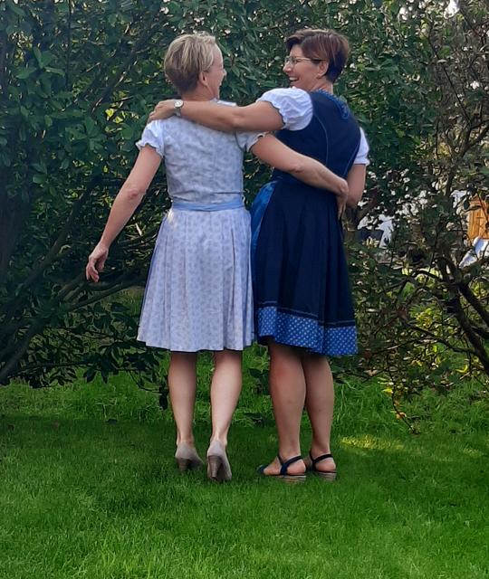 Britta Sommer (li.) aus Jork mit Freundin Alena | Foto: privat