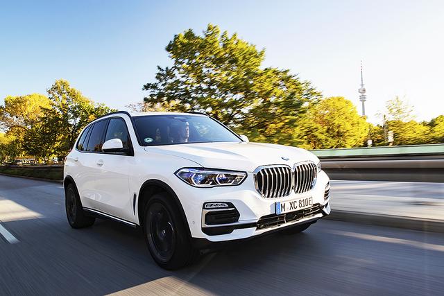 Fahrzeuge der Marke BMW sind bei den Autodieben heiß begehrt - egal ob schnittige Limousine oder SUV Foto: BMW