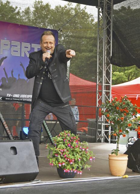 Ulf Vegas heizt normalerweise seinen Fans auf der Bühne ein