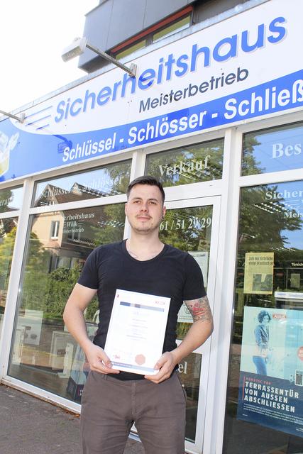 Seriöse Anbieter haben ein Zertifikat, dass sie Türen öffnen können, sagt Lenard Wölk | Foto: tk