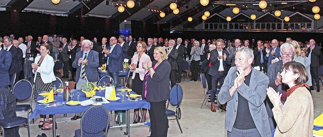 Standing Ovations für Rainer Schlichtmann in der Eissporthalle Harsefeld