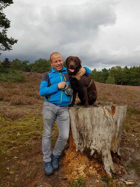 Labrador "Bruno" (3) mit Herrchen Dirk Mosurat aus Heidenau | Foto: Dirk Mosurat